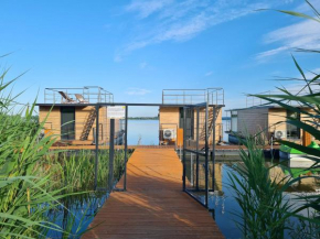 SunRise HouseBoats, Łazy